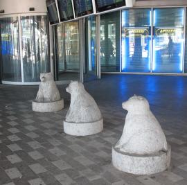 Helsinki airport bears